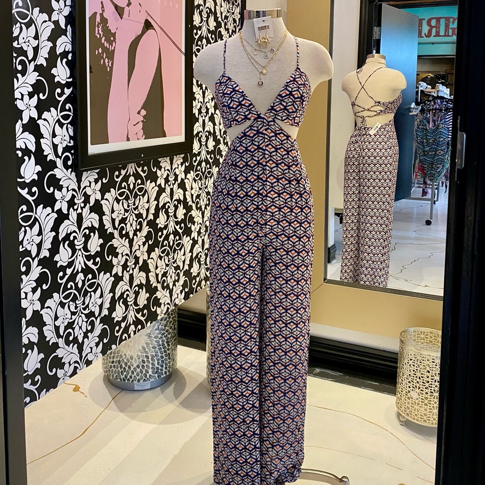 🌺Hersy
Fabulous Open Print Jumpsuit